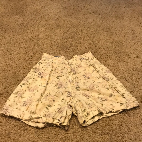 Thrifted Generra Collection Yellow Floral Shorts - Picture 1 of 9